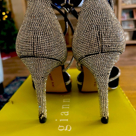 Gianni Bini style Ezlynn black strapped Almost New Condition rhinestone heels - Picture 11 of 13